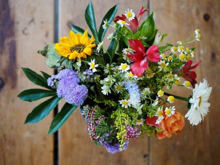 A Simple Guide to Floral Arranging